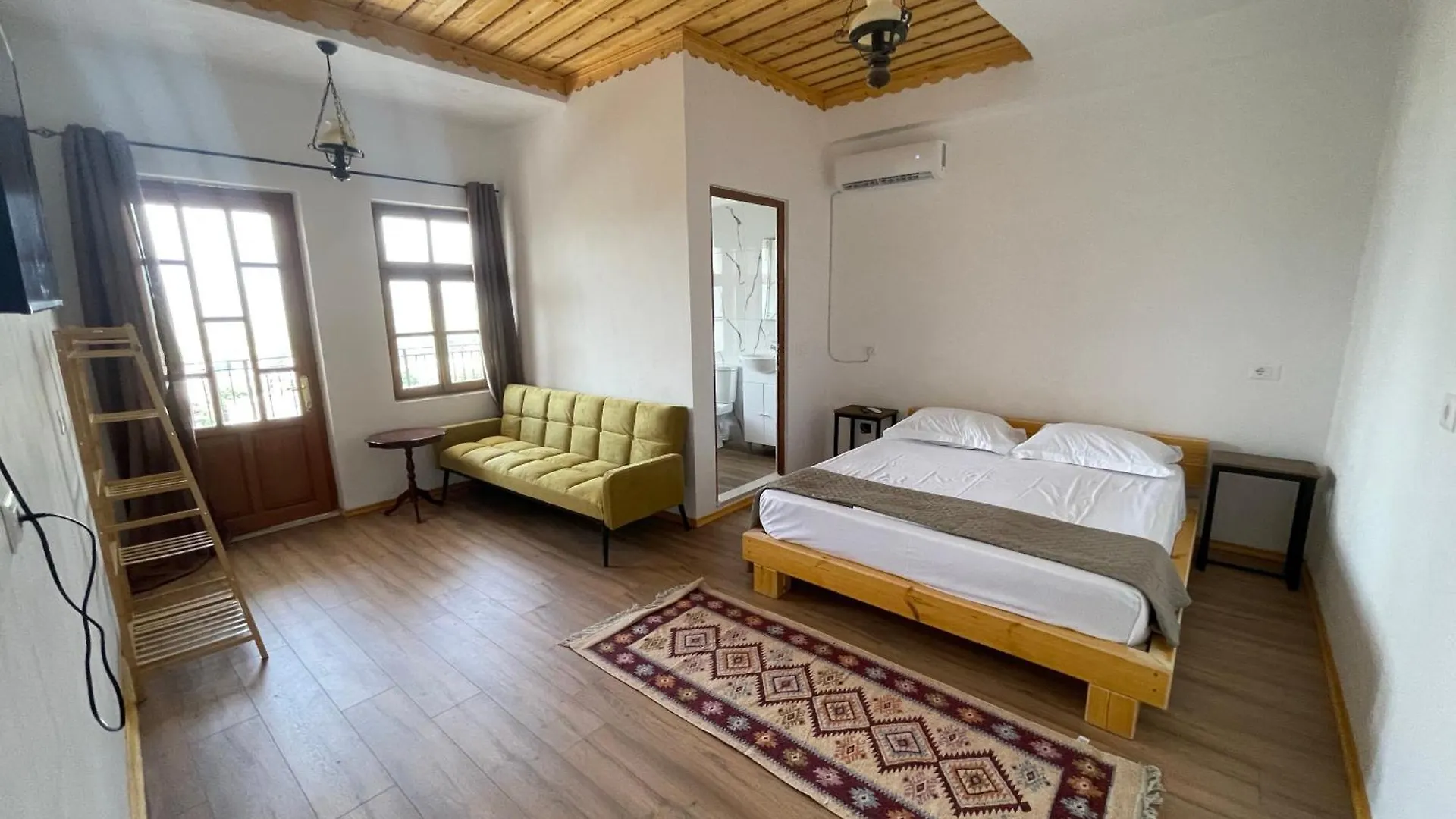 Great Wall Guest House Gjirokastër